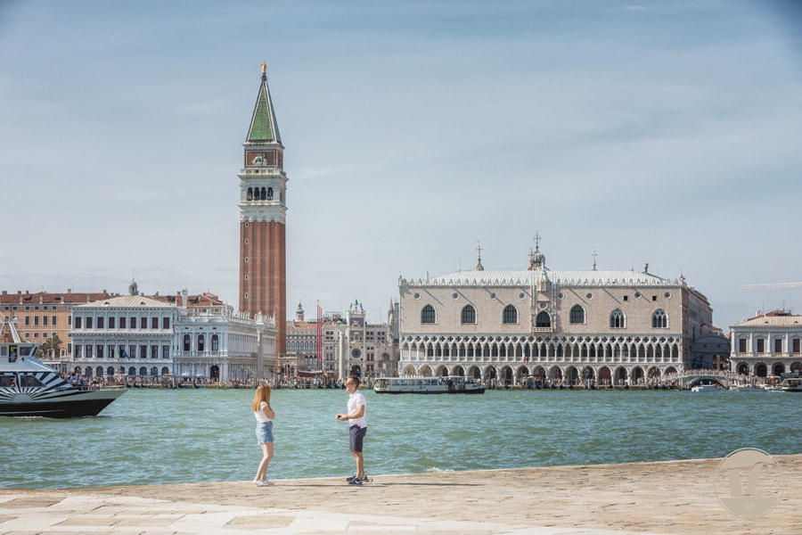 Fotografia di fidanzamento a Venezia. Proposta di matrimonio a sorpresa. Luca Fabbian fotografo in Veneto Fotografia di fidanzamento a Venezia. Proposta di matrimonio a sorpresa. Luca Fabbian fotografo in Veneto