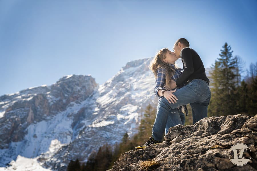 Foto di coppia lago di Braies – Dolomiti – Trentino Alto Adige . Luca Fabbian fotografo Foto di coppia lago di Braies . Luca Fabbian fotografo di coppia, fidanzamento, matrimonio Dolomiti - Trentino Alto Adige