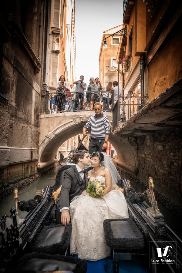 fotografo per luna di miele a Venezia fotografo matrimonio gondola venezia