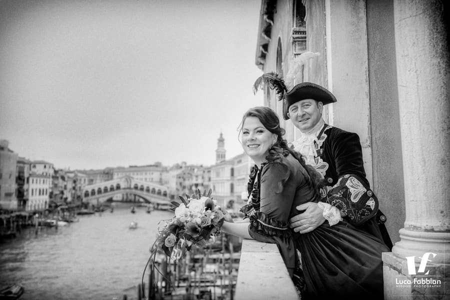 fotografo matrimonio Venezia carnevale matrimonio in maschera di carnevale a Palazzo Cavalli Venezia